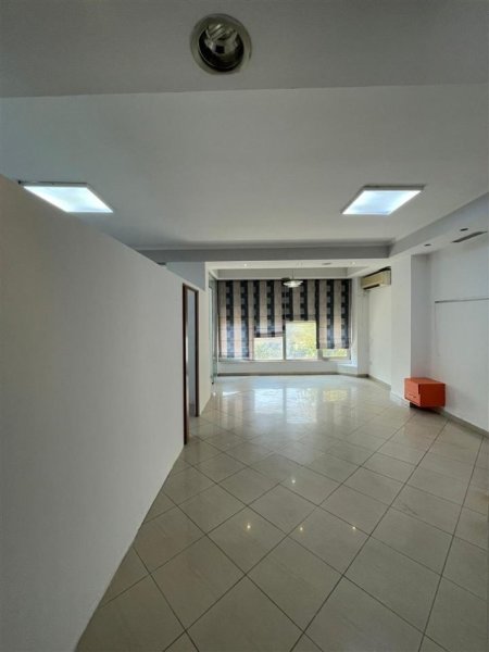 Tirane, jepet me qera ambjent biznesi Kati 2, 60 m² 550 € (rruga qe lidh M.shyrin me rrugen e kavajes)