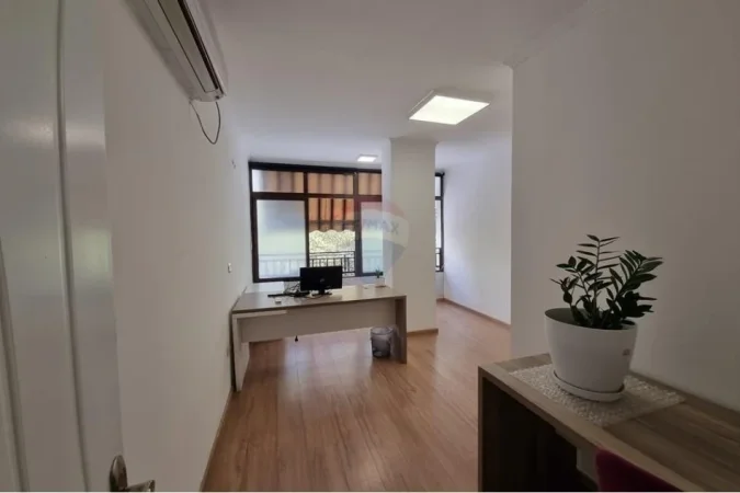 Tirane, jepet me qera ambjent biznesi Kati 1, 70 m² 550 € (Medar Shtylla)