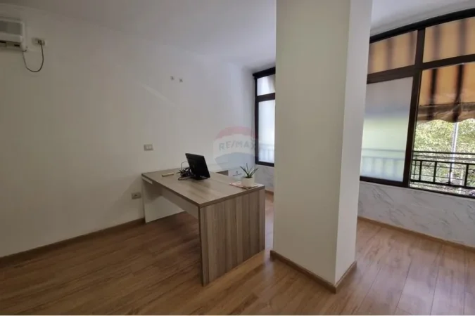 Tirane, jepet me qera ambjent biznesi Kati 1, 70 m² 550 € (Medar Shtylla)