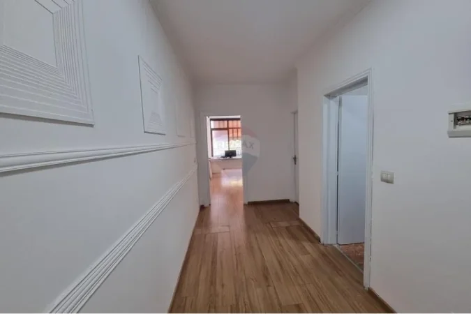Tirane, jepet me qera ambjent biznesi Kati 1, 70 m² 550 € (Medar Shtylla)