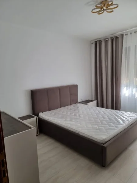 Tirane, jepet me qera apartament 1+1+Ballkon Kati 3, 63 m² 650 € (KOMUNA E PARISIT)