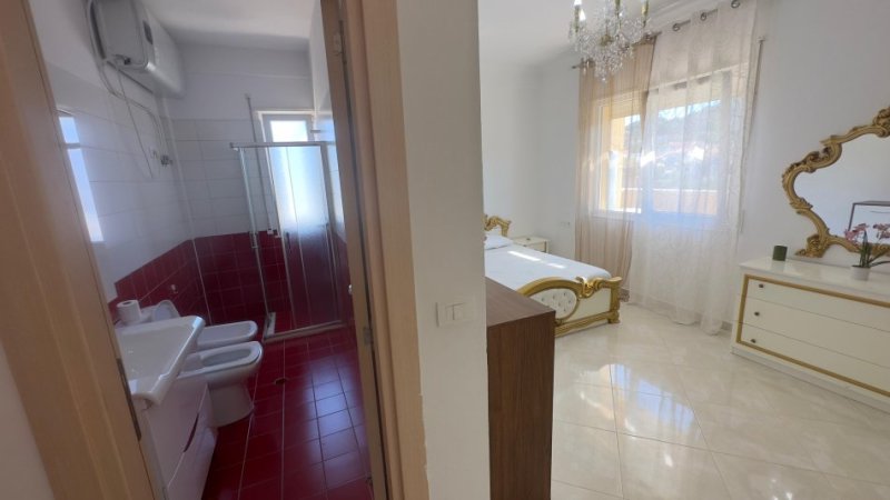 Tiraen jepet me qera apartament Kati 4, 220 m² 600 € Yrshek