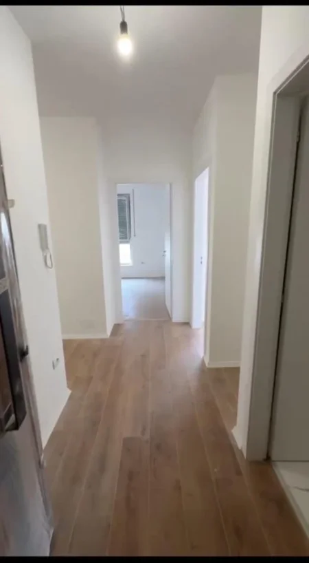 Tirane, jepet me qera zyre Kati 5, 95 m² 700 € (myslym shyri)