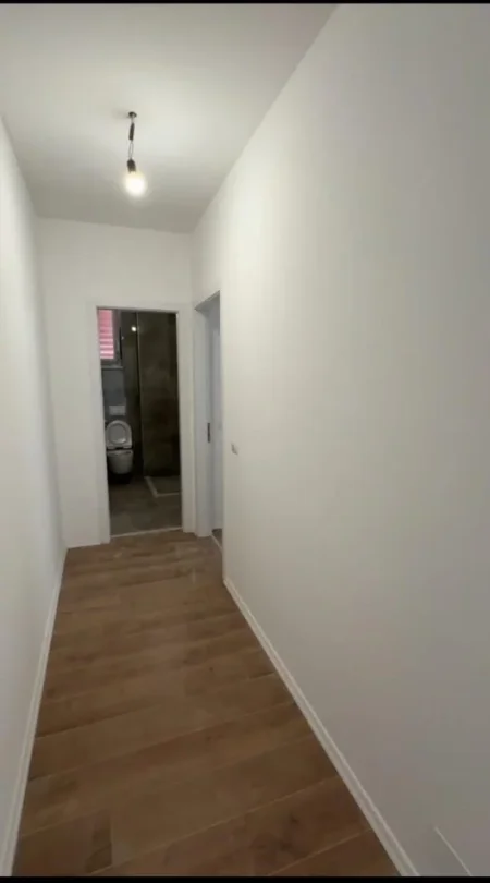 Tirane, jepet me qera zyre Kati 5, 95 m² 700 € (myslym shyri)