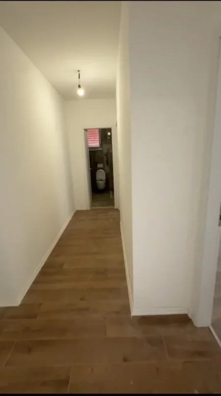 Tirane, jepet me qera zyre Kati 5, 95 m² 700 € (myslym shyri)