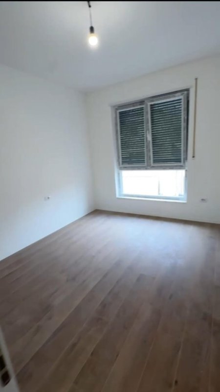 Tirane, jepet me qera zyre Kati 5, 95 m² 700 € (myslym shyri)