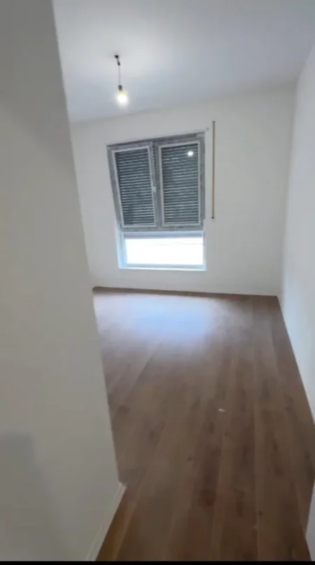 Tirane, jepet me qera zyre Kati 5, 95 m² 700 € (myslym shyri)