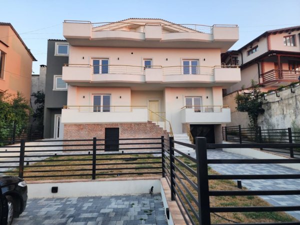 Tirane, jepet me qera Vile 2+1+Ballkon Kati 1, 95 m² 400 € (Yzberisht)