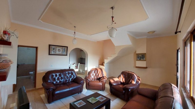 Tirane, jepet me qera Vile 3+1+Aneks+Ballkon Kati 0, 180 m² 450 € (Fresk)