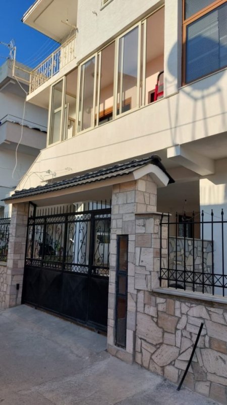 Tirane, jepet me qera Vile 3+1+Aneks+Ballkon Kati 0, 180 m² 450 € (Fresk)