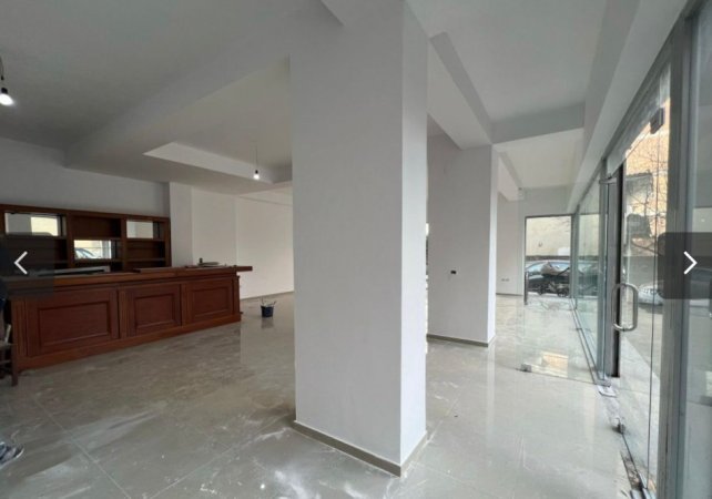 Tirane, jepet me qera ambjent biznesi Kati 0, 112 m² 1.000 € (Astir)