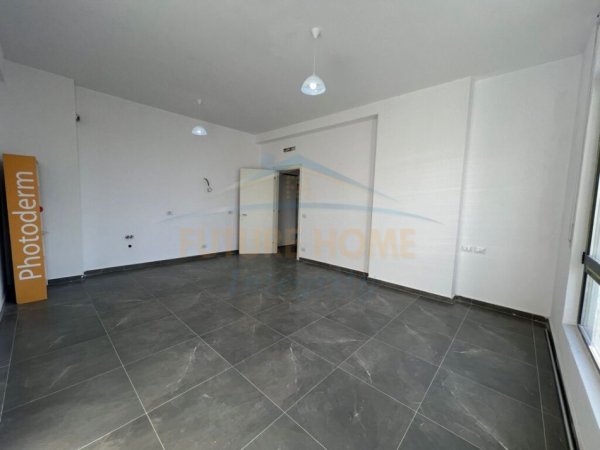 Tirane, jepet me qera apartament 1+1 Kati 2, 71 m² 300 € (DOGANA)