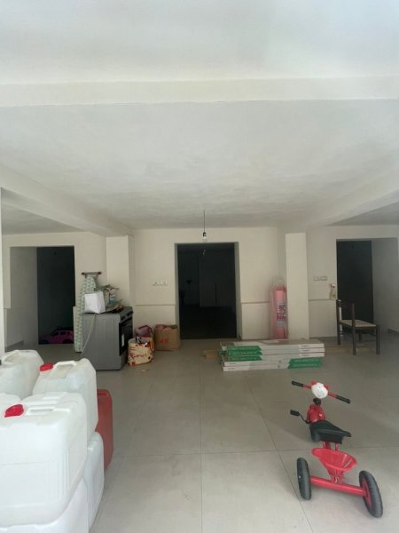 Tirane, jepet me qera ambjent biznesi Kati 0, 120 m² 1.200 € (TAJVANI)