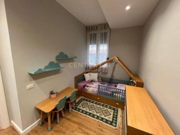 Tirane, shes apartament 3+1+Aneks+Ballkon Kati 1, 108 m² 215.000 € (LIQENI I THATE)
