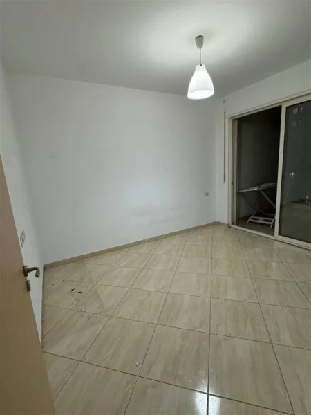 Tirane, jepet me qera zyre Kati 2, 116 m² 800 € (ASTIR)
