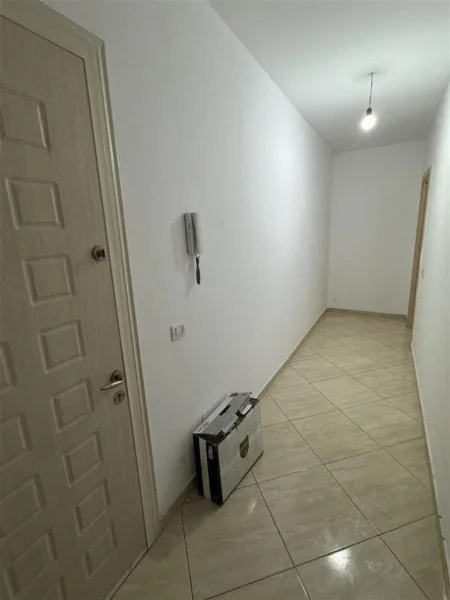 Tirane, jepet me qera zyre Kati 2, 116 m² 800 € (ASTIR)