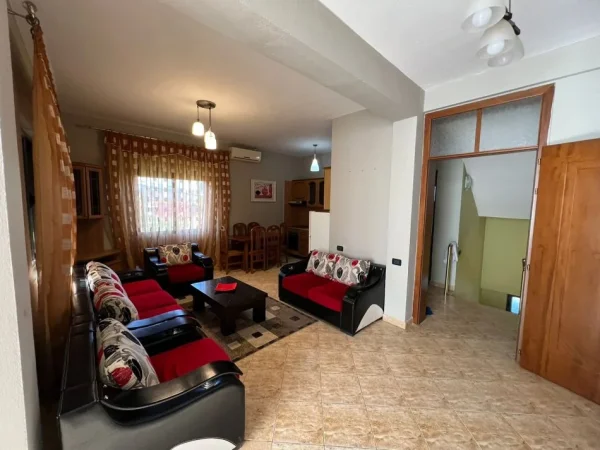 Tirane, jepet me qera apartament 3+1 Kati 2, 121 m² 700 € (Yzberisht)