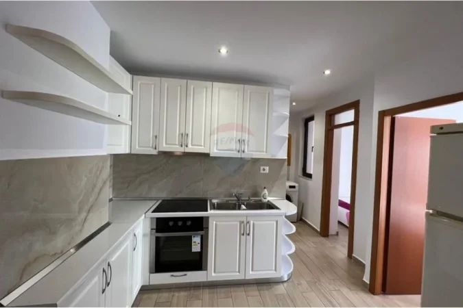 Tirane, jepet me qera apartament 2+1+Ballkon Kati 3, 90 m² 599 € (Don Bosko)
