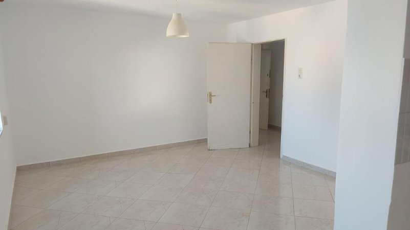 Tirane, jepet me qera apartament 1+1 Kati 4, 60 m² 250 € (Kombinat)