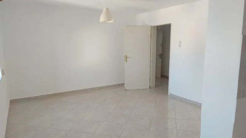 Tirane, jepet me qera apartament 1+1 Kati 4, 60 m² 250 € (Kombinat)