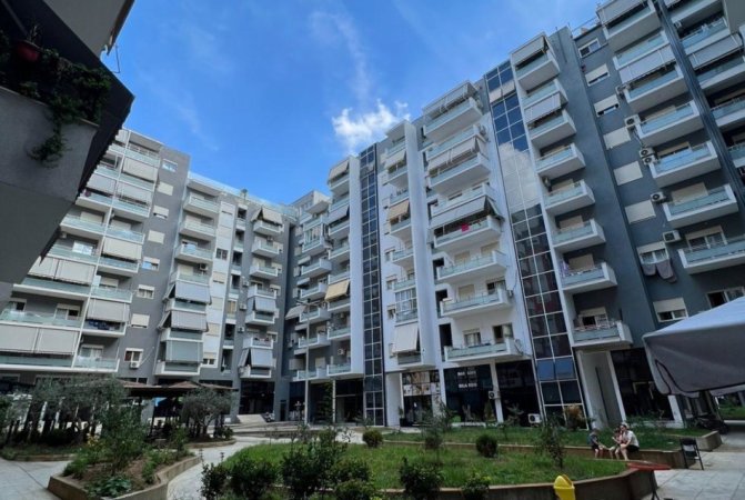 Tirane, jepet me qera apartament 2+1+Ballkon Kati 2, 95 m² 500 € (Yzberisht)