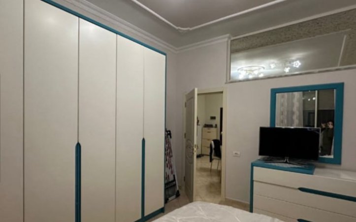 Tirane, jepet me qera apartament 1+1 Kati 1, 80 m² 380 € (Afer Komisariatit nr. 4)