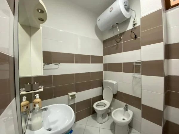 Tirane, jepet me qera Vile 2 Katshe Kati 1, 127 m² 650 € (Sauk)