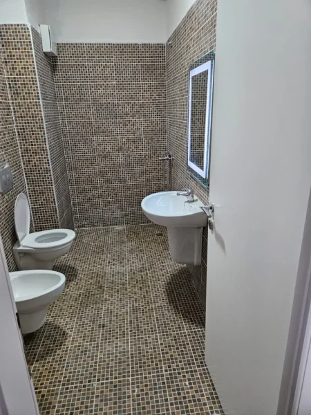 Tirane, jepet me qera apartament 1+1 Kati 11, 70 m² 450 € (Selite)