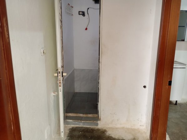 Tirane, jepet me qera apartament 1+1 Kati 1, 65 m² 180 € (RRUGA HYSEN ZHURA)