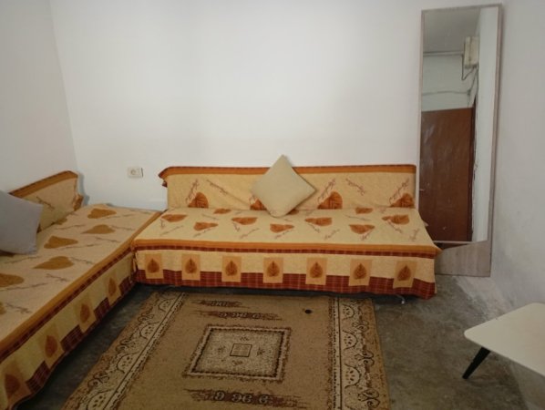 Tirane, jepet me qera apartament 1+1 Kati 1, 65 m² 180 € (RRUGA HYSEN ZHURA)