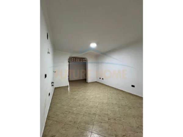 Tirane, jepet me qera apartament 2+1 Kati 3, 96 m² 700 € 
