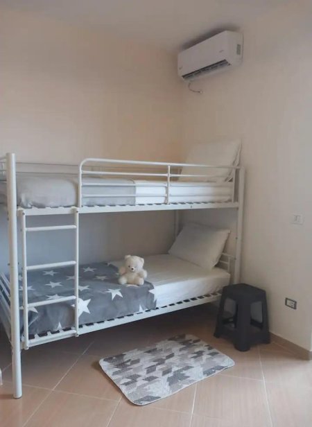 Durres, jepet me qera garsonier 1+1 Kati 3, 42 m² 250 € (Rrota Kuqe, Plazh)