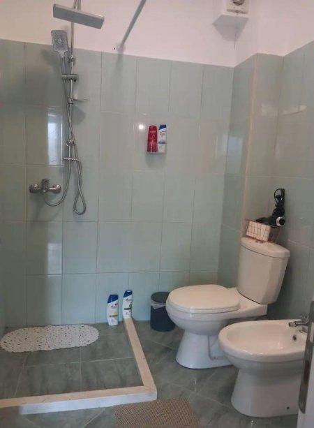 Durres, jepet me qera garsonier 1+1 Kati 3, 42 m² 250 € (Rrota Kuqe, Plazh)