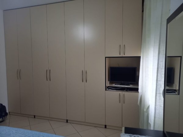 Tirane, jepet me qera 1+1 Kati 5, 450 € (Riza Ceroza)