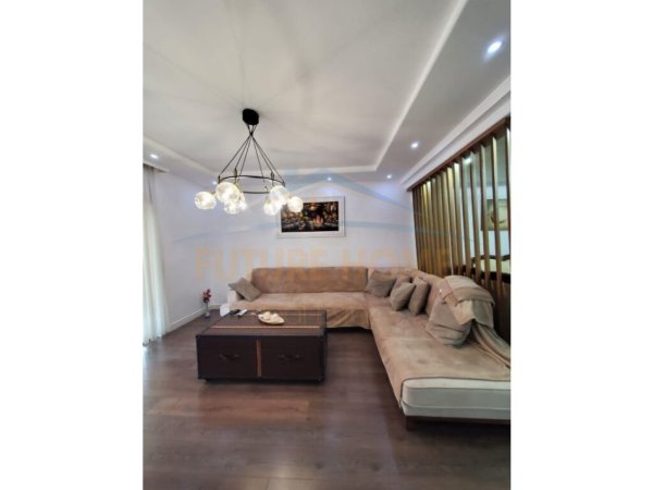 Tirane, jepet me qera apartament 2+1 Kati 6, 157 m² 1.000 € 