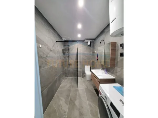 Tirane, jepet me qera apartament 2+1 Kati 6, 157 m² 1.000 € 