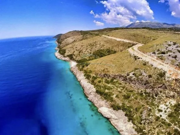 Himare, shitet toke , 1.000 m² 100.000 € (Mesun himare) rv44927