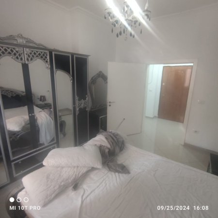 Tirane, jepet me qera apartament 2+1+Aneks+Ballkon Kati 3, 64 m² 600 € (Pallatet Agimi)