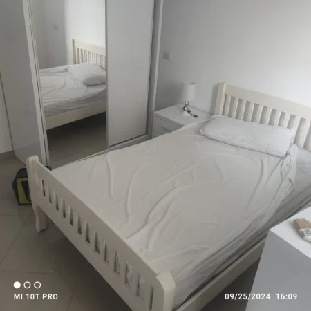 Tirane, jepet me qera apartament 2+1+Aneks+Ballkon Kati 3, 64 m² 600 € (Pallatet Agimi)