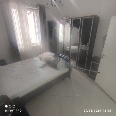 Tirane, jepet me qera apartament 2+1+Aneks+Ballkon Kati 3, 64 m² 600 € (Pallatet Agimi)