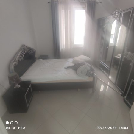 Tirane, jepet me qera apartament 2+1+Aneks+Ballkon Kati 3, 64 m² 600 € (Pallatet Agimi)