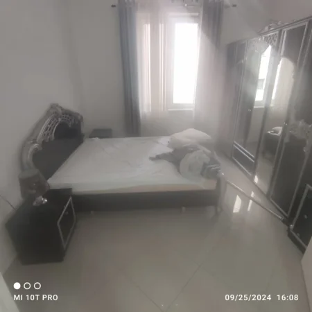 Tirane, jepet me qera apartament 2+1+Aneks+Ballkon Kati 3, 64 m² 600 € (Pallatet Agimi)