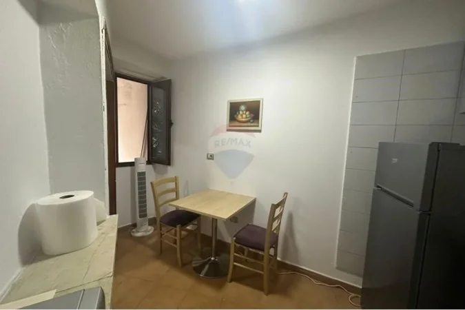 Tirane, jepet me qera zyre Kati 2, 69 m² 900 € (Zyre për Qira në Qendër të Tiranës!)
