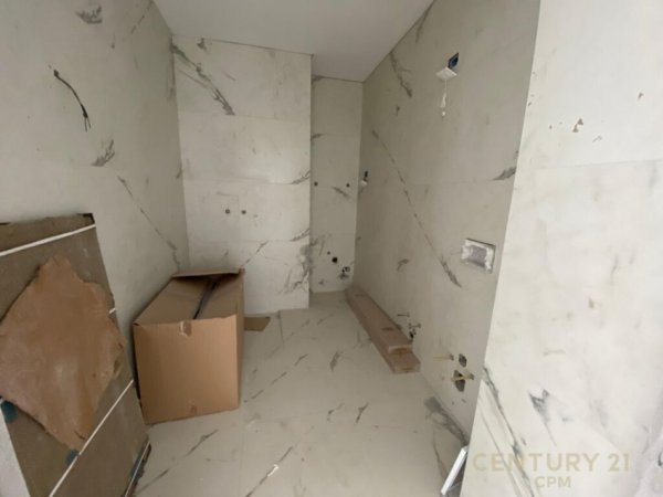 Tirane, shes apartament 1+1+POST PARKIMI+Ballkon , 70 m² 260.000 € (Rezidenca Lake View, Liqeni i Tiranës)