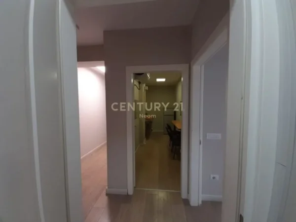 Tirane, jepet me qera apartament 3+1 Kati 8, 173 m² 2.500 € (myslym shyr)