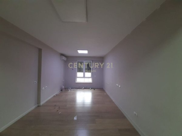 Tirane, jepet me qera apartament 3+1 Kati 8, 173 m² 2.500 € (myslym shyr)