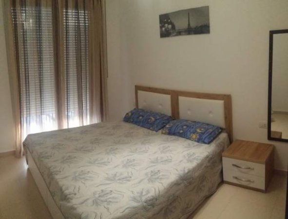 Tirane, jepet me qera apartament 1+1 Kati 9, 65 m² 300 Euro (Inxhinieria e Ndertimit)