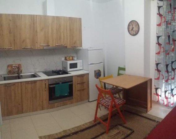 Tirane, jepet me qera apartament 1+1 Kati 9, 65 m² 300 Euro (Inxhinieria e Ndertimit)