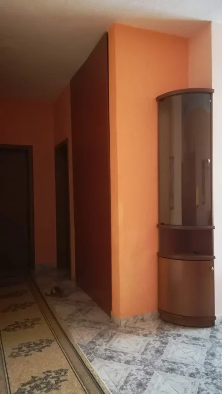 Tirane 240m2, Shiten 2 apartamenteAP1,3+1+2WC+BLK Kati 3, 118 m² AP2,1+1+blk,sip 86+garazhd 35m2 CMIMI 750.000 Euro(QENDER,prapa Min,se Drejtesise
