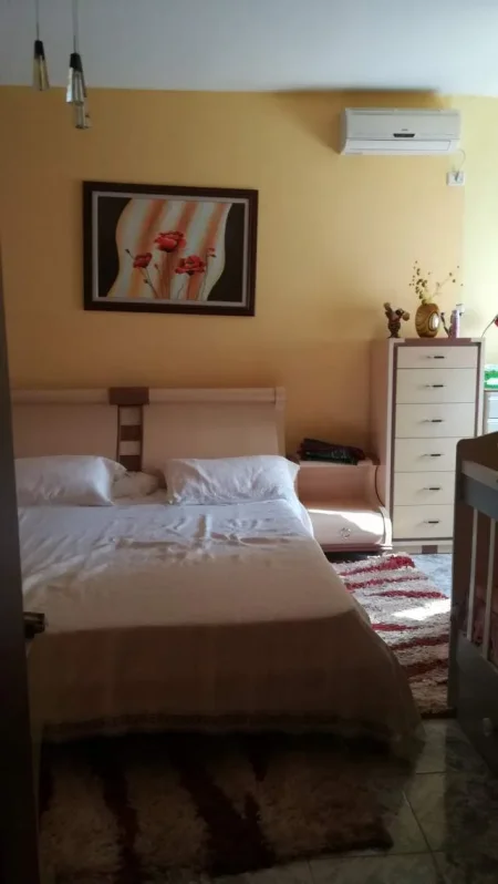 Tirane 240m2, Shiten 2 apartamenteAP1,3+1+2WC+BLK Kati 3, 118 m² AP2,1+1+blk,sip 86+garazhd 35m2 CMIMI 750.000 Euro(QENDER,prapa Min,se Drejtesise
